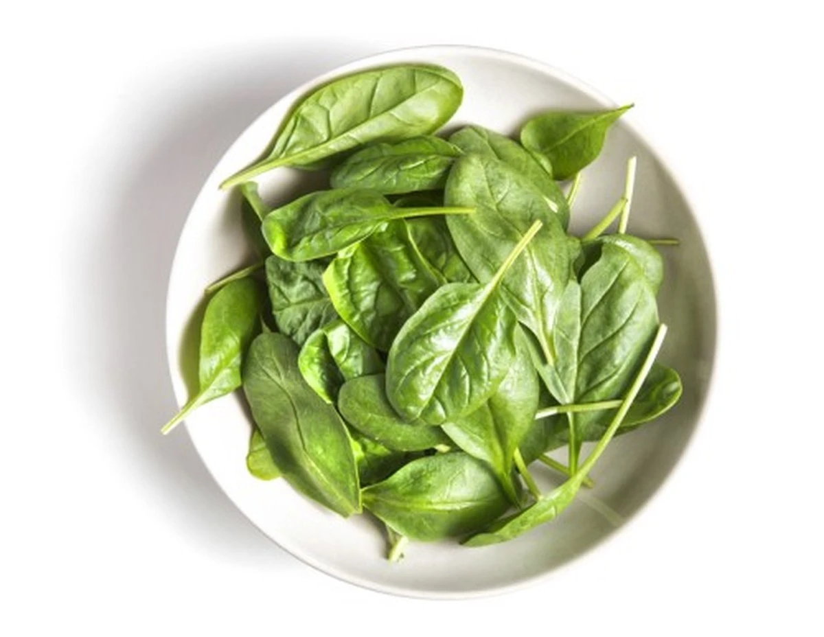 Dlaczego żelazo ze szpinaku nie trafia do krwi? Dietetyczka ujawnia Twoje błędy - image 1