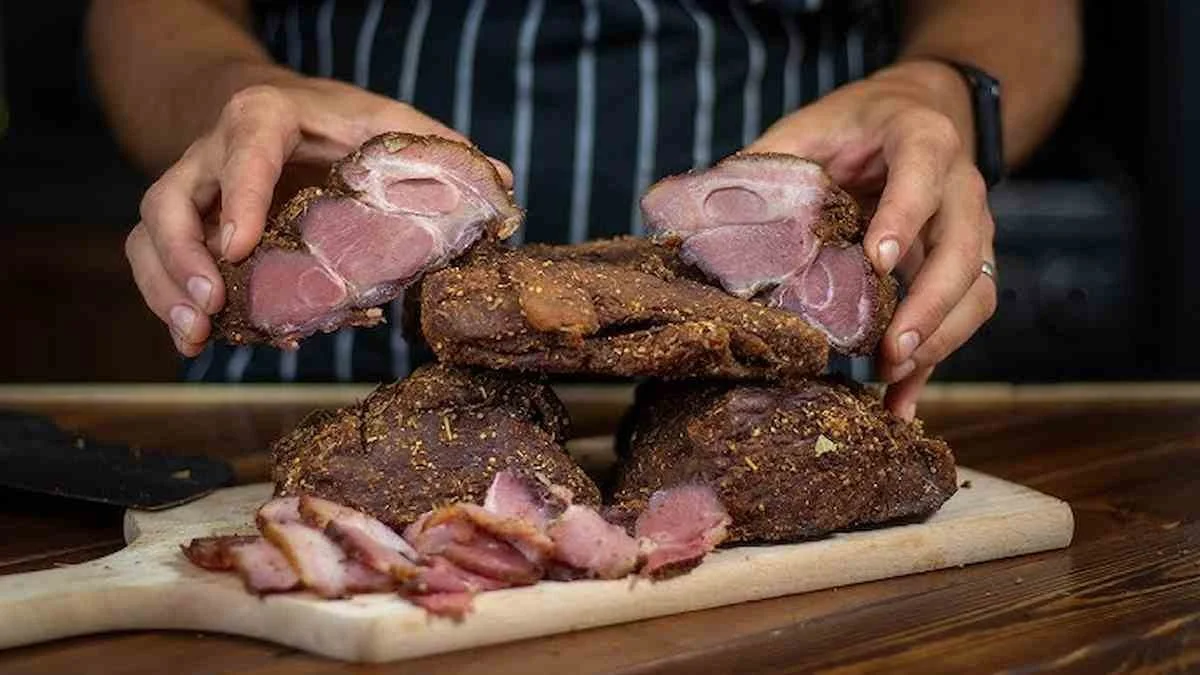 Kuzisz mięso niewłaściwie? Ten jeden gatunek jest najzdrowszy, a większość o nim zapomina
