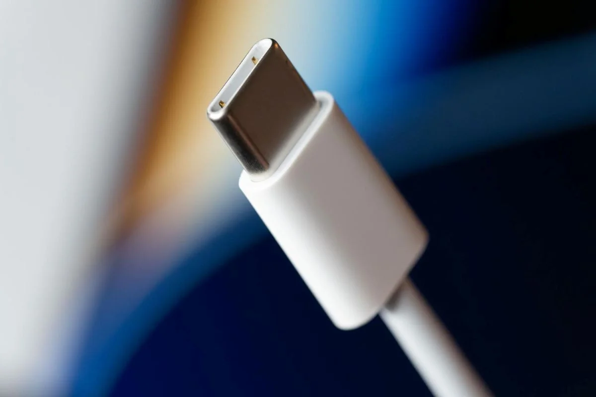 Mikrokontroler w kablu USB-C: niewidzialny bohater, który decyduje o prędkości