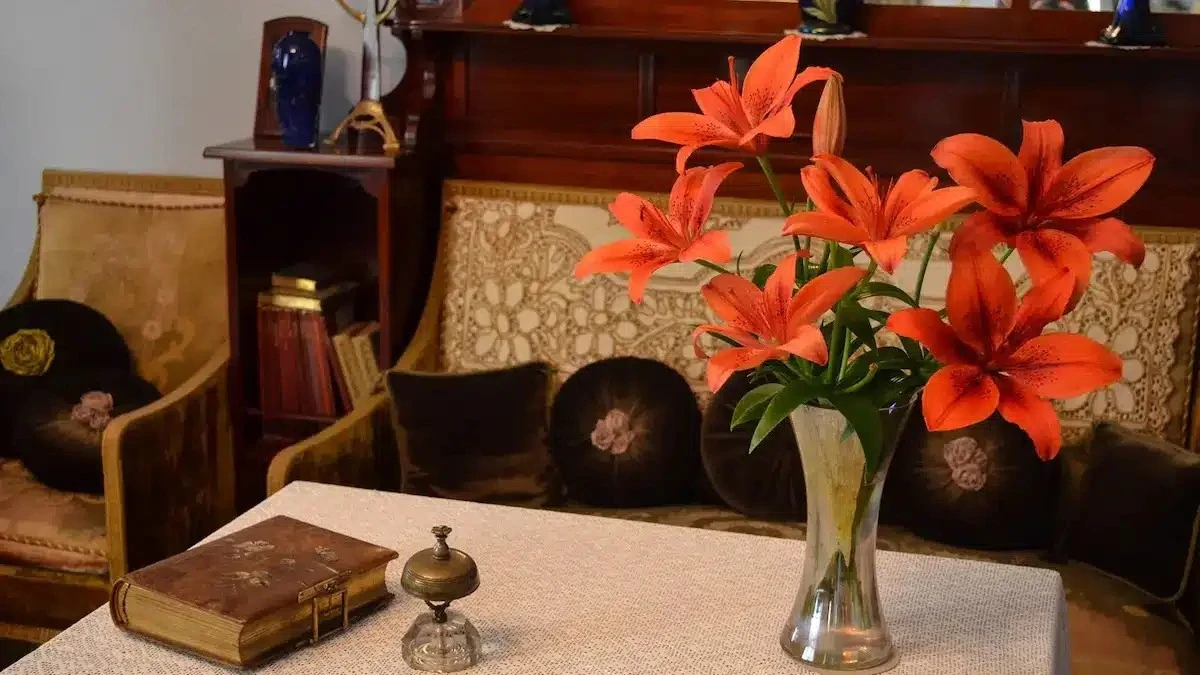 Przedpokój z pierwszych lat Republiki może być wart nawet 4 miliony – dlaczego? Sekrety z epoki oglądasz w filmach.