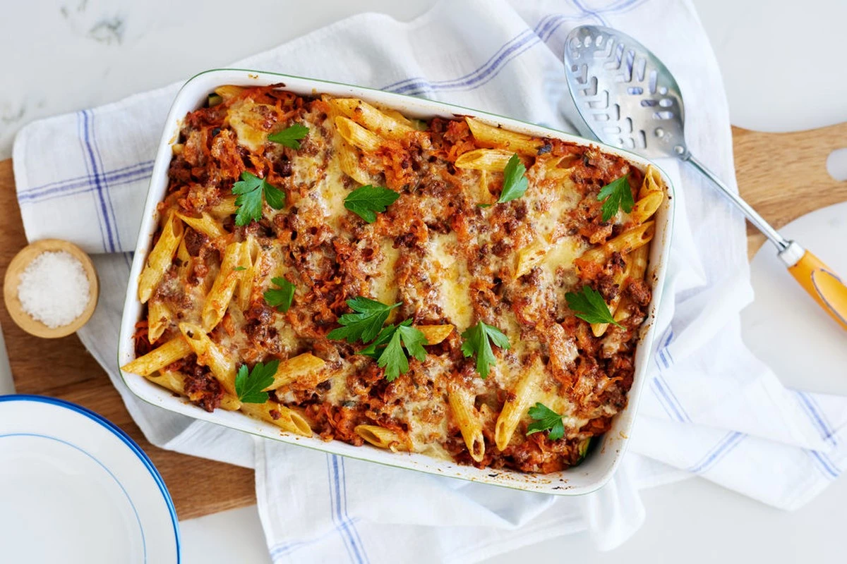 cebulapaprykaim-extra-1.webp Cebula, papryka i mięso połączone z warzywami - taki sekretny składnik nada Twojej zapiekance niepowtarzalny smak. - image 1