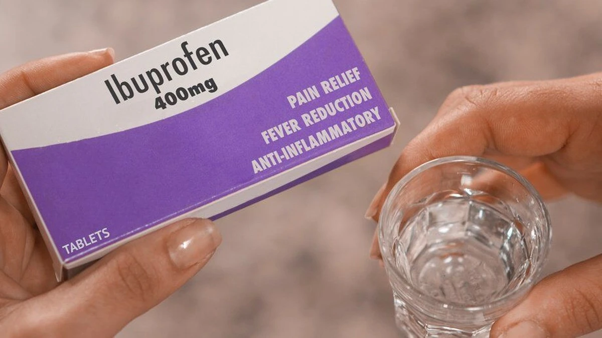 ibuprofenczyzna-extra-1.webp Ibuprofen: Czy znasz wszystkie skutki uboczne tego popularnego leku? - image 1