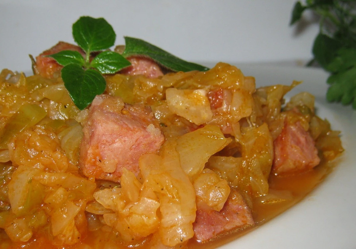 prostyhitobiado-extra-1.webp Prosty hit obiadowy: tak przygotujesz najsmaczniejszą kapustę z pomidorami - image 1