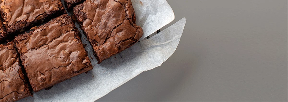 kwadracikizkajm-extra-1.webp Kwadraciki z kajmakiem i podwójną czekoladą – domowy klasyk dla miłośników kakao - image 1