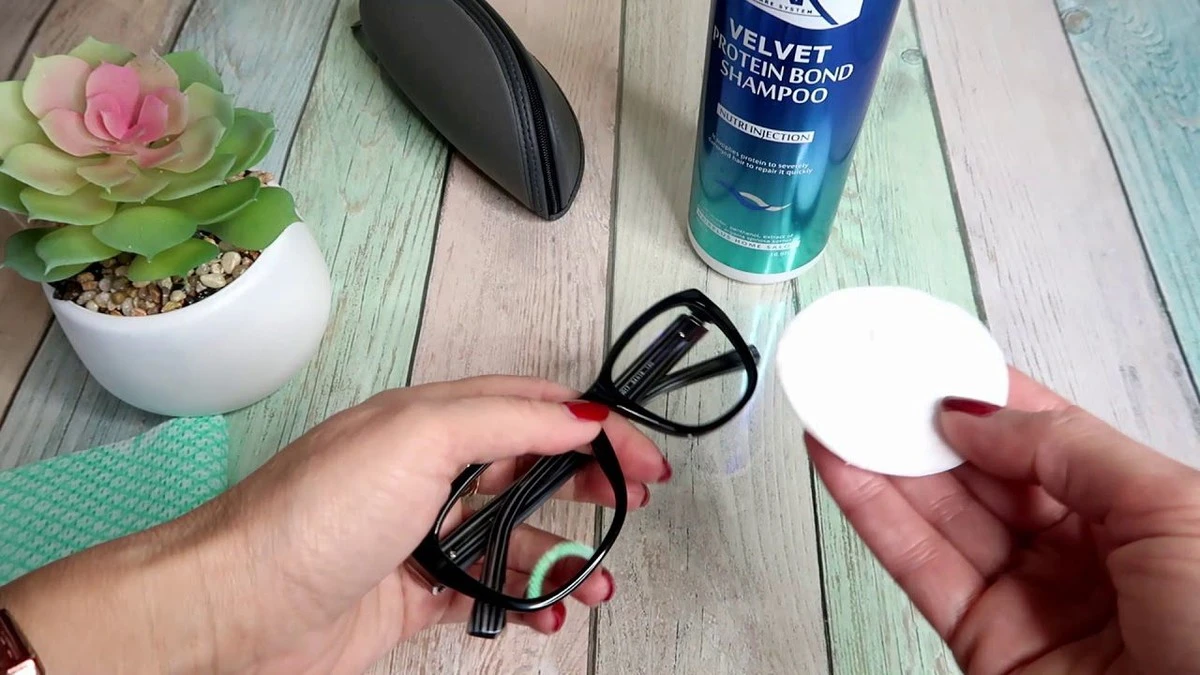 Zapomnij o parujących okularach: 1 kropla na wacie i problem znika