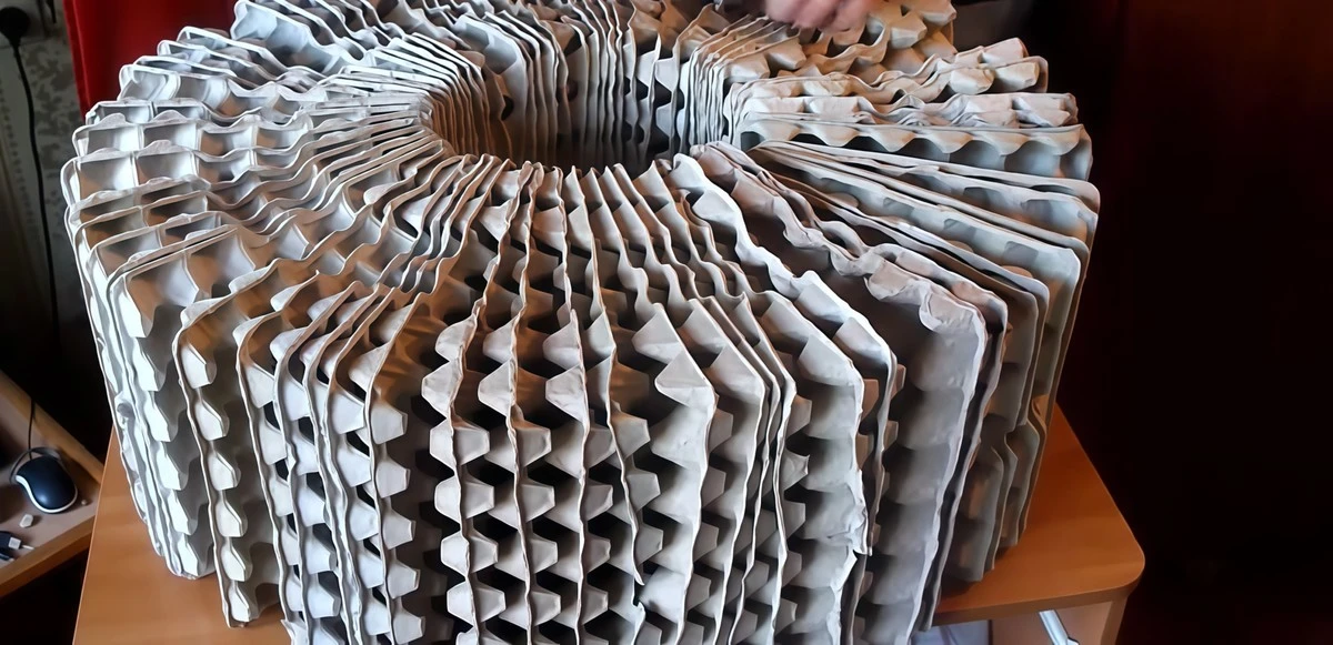 Kartonowe wytłoczki po jajkach: stworzyłam puf, który wytrzymuje 100 kg przy zerowym koszcie