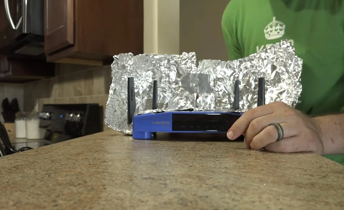 Sygnał Wi-Fi w najdalszym pokoju zniknął? Zastosowałam ekran z folii za routerem, a zasięg wzrósł o 2 kreski