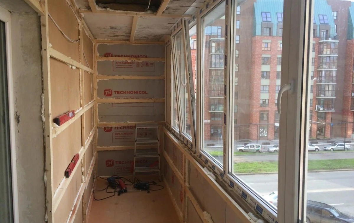Sąsiad śmiał się z mojego docieplenia balkonu, a teraz prosi o schemat: +4 stopnie bez grosza wydatku