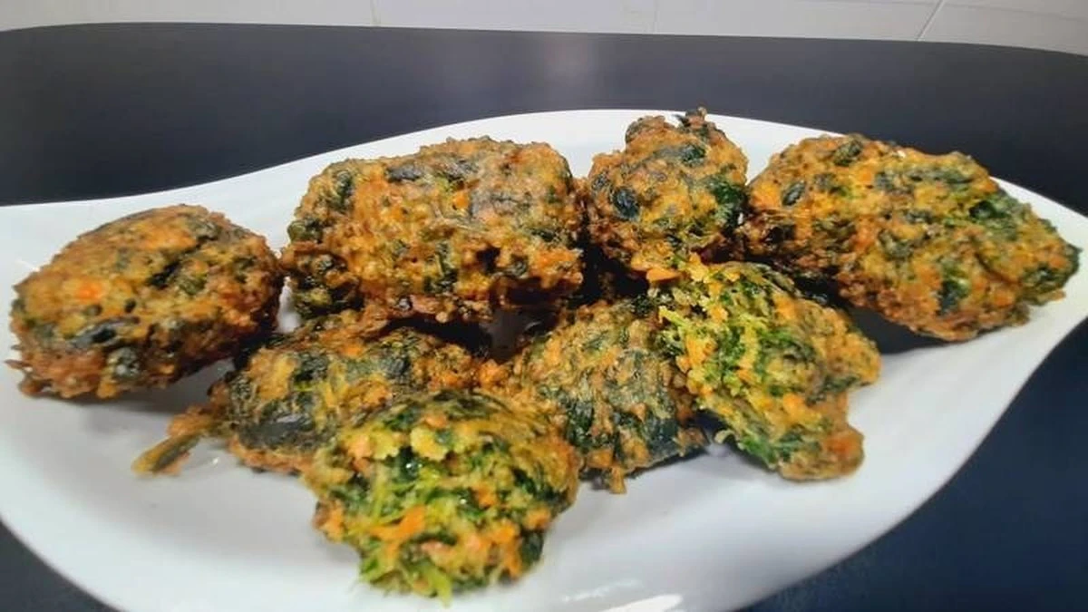 Tajny przepis Maru Botany: Chrupiące na zewnątrz, kremowe w środku – idealne placuszki ze szpinaku i sera