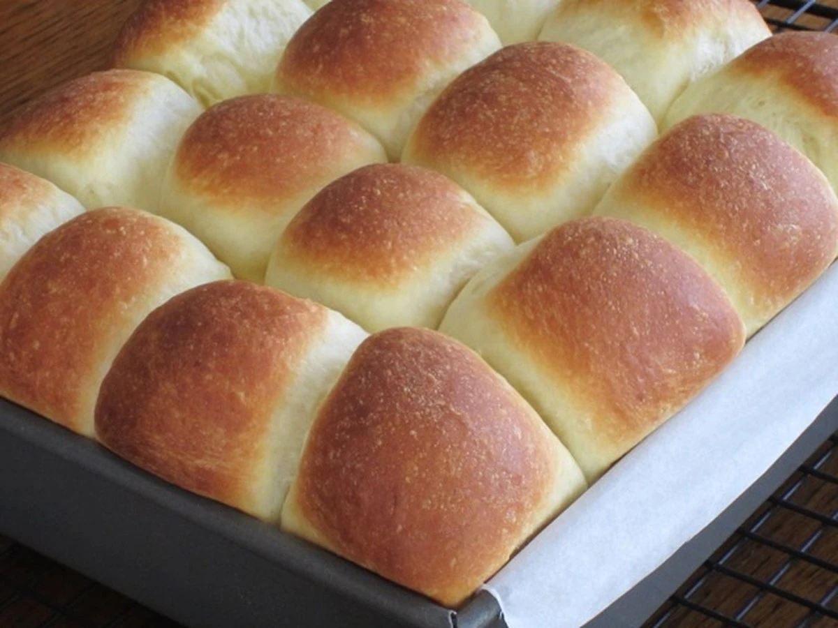 Drożdżówki jak u babci: miękkie ciasto i pyszne nadzienie – sekret wilgotności i sprawdzone przepisy - image 1