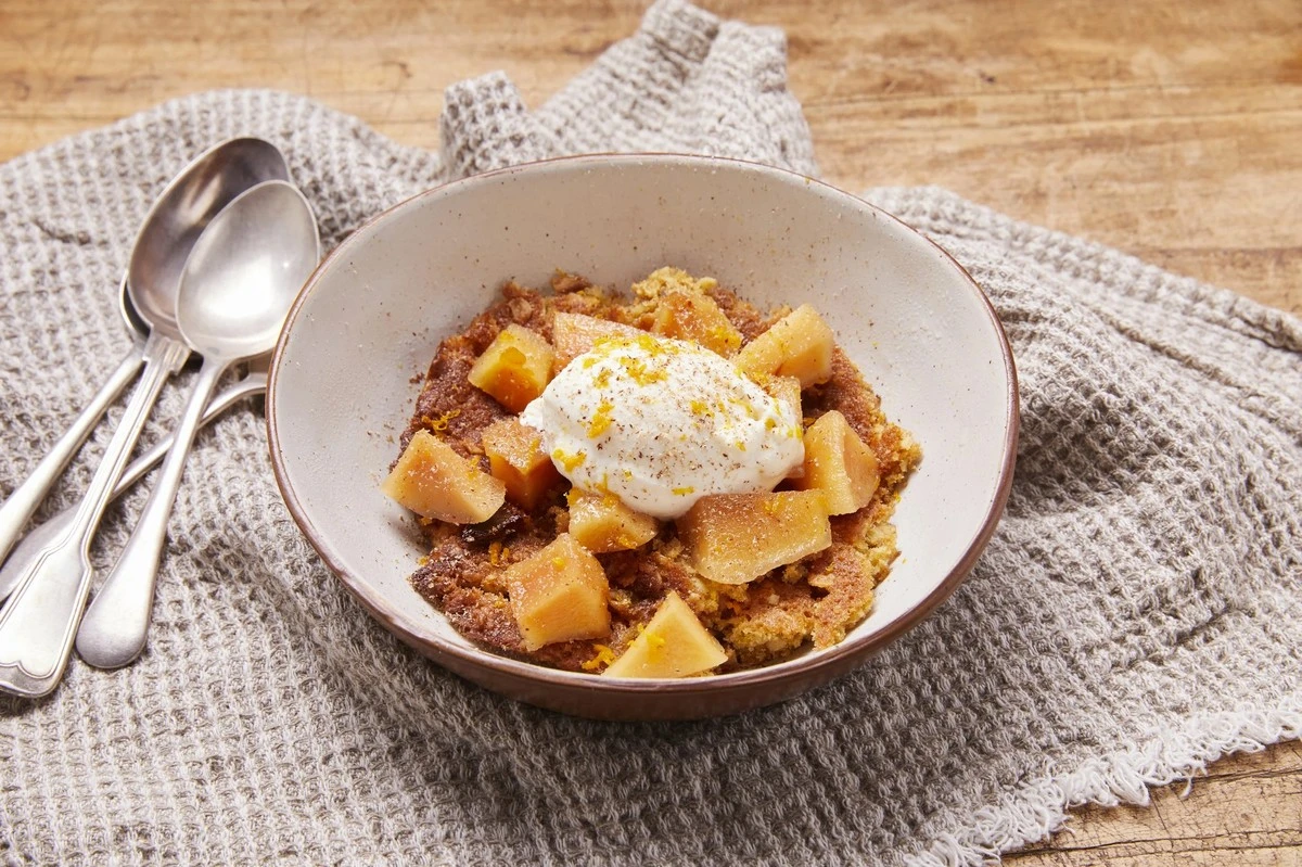 ciastocrumblezp-extra-1.webp Ciasto crumble z pigwą i kokosem: Wegańska wersja, którą pokochasz - image 1