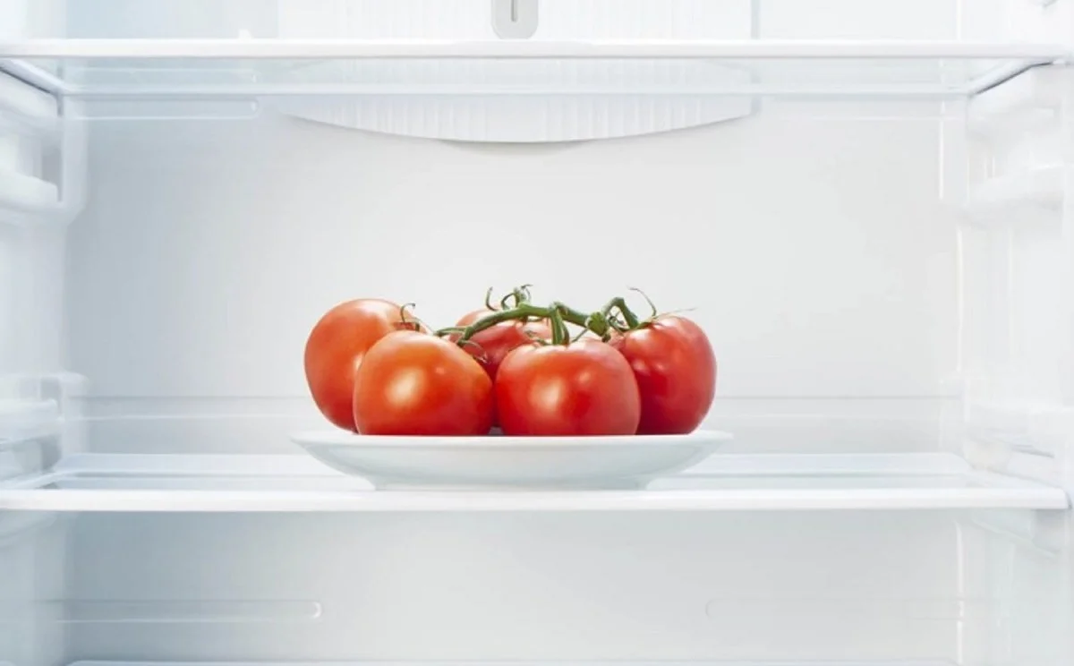 Dlaczego nigdy nie powinieneś wkładać pomidorów do lodówki. Prosty sposób na zachowanie ich smaku i tekstury