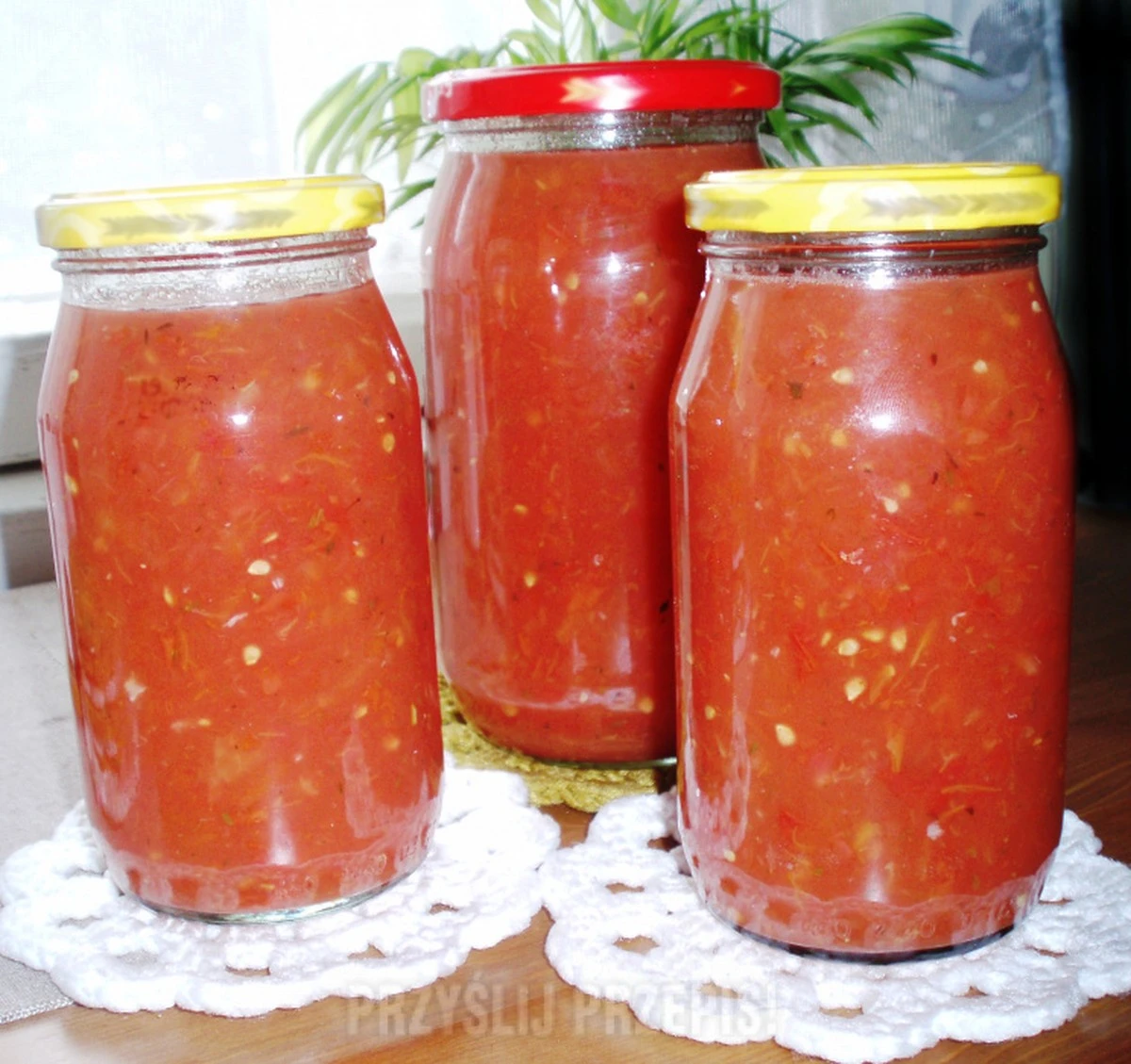 Sekret wiejskich gospodyń: jak zrobić domowy przecier pomidorowy, który bije na głowę sklepowe wersje - image 1