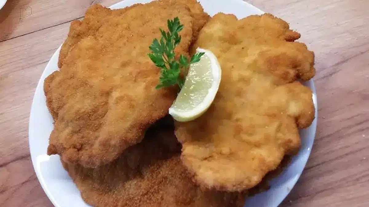 Perfekcyjny schabowy. Sekret chrupiącej panierki odkryty – ten trik sprawi, że nigdy więcej nie będzie miękka