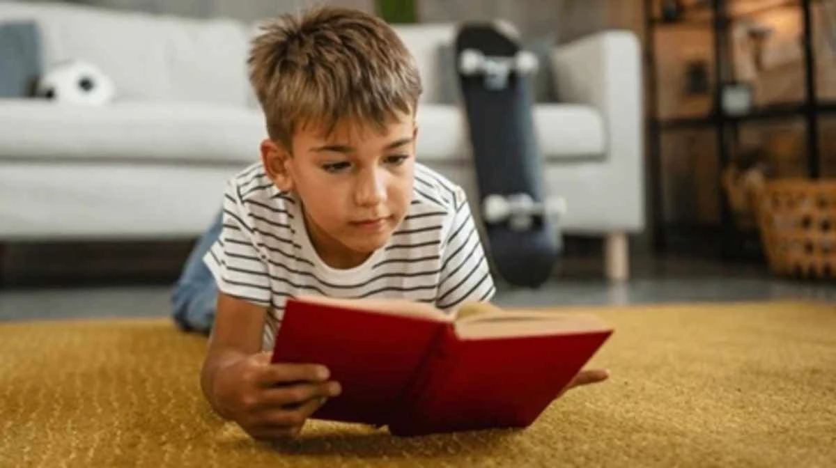 20 minut czytania przed snem: szwedzki sposób na uspokojenie mózgu dziecka