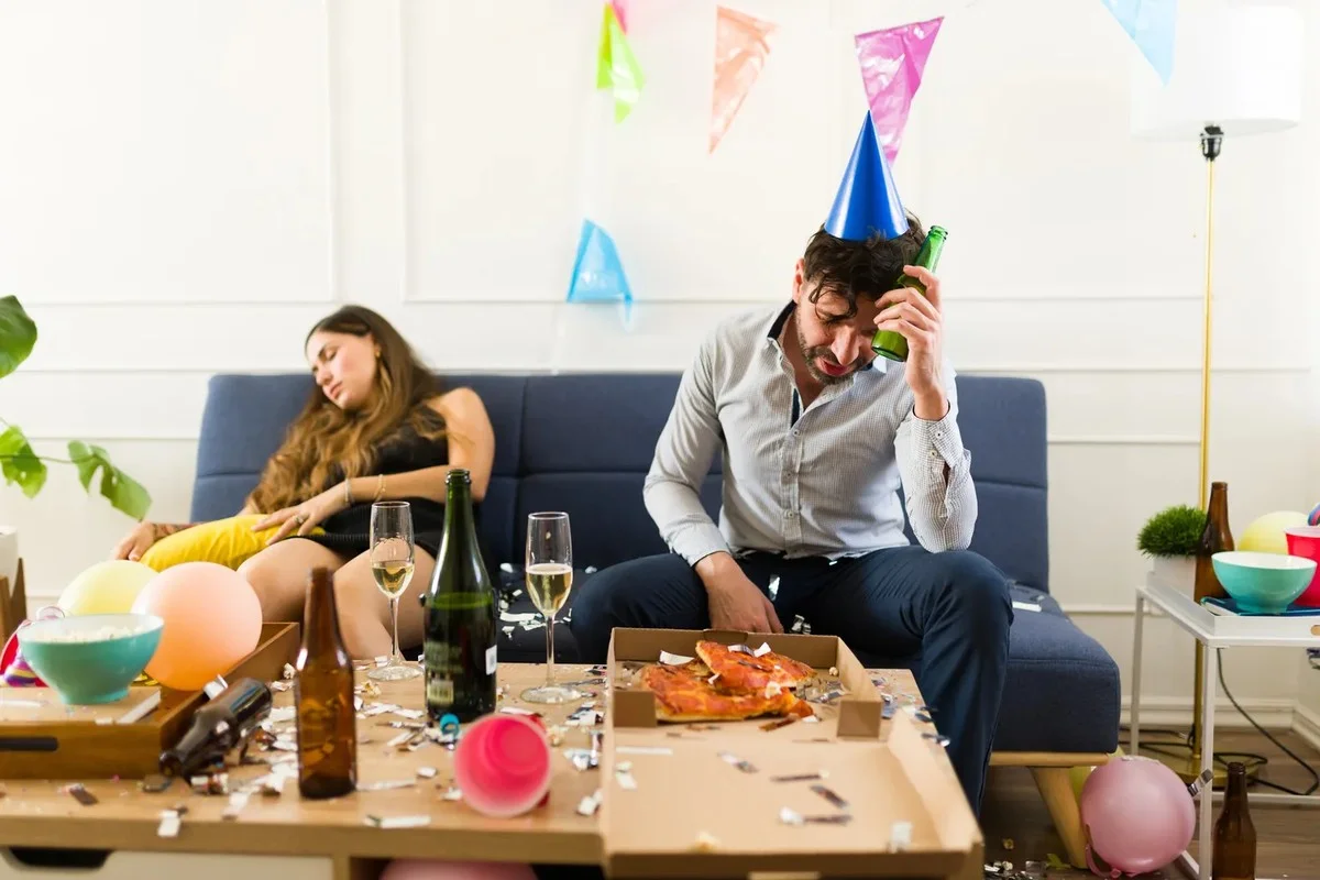 Co naprawdę dzieje się w Twoich mózgach podczas imprezy: naukowcy wyjaśniają, dlaczego noc znika