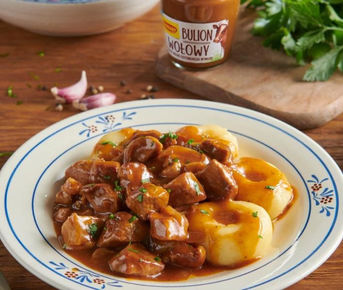 Sekret szefów kuchni: Jeden warzywo sprawia, że gulasz w drogich restauracjach smakuje wybornie - image 1
