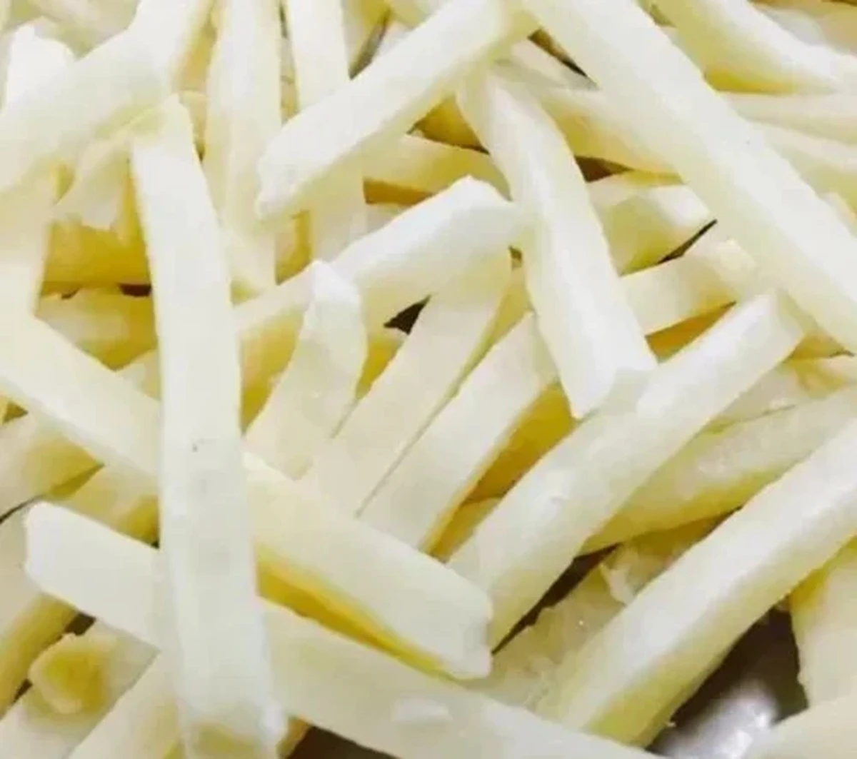 Sekret idealnych frytek bez grama oleju. Klucz tkwi w wodzie i cierpliwości! - image 1