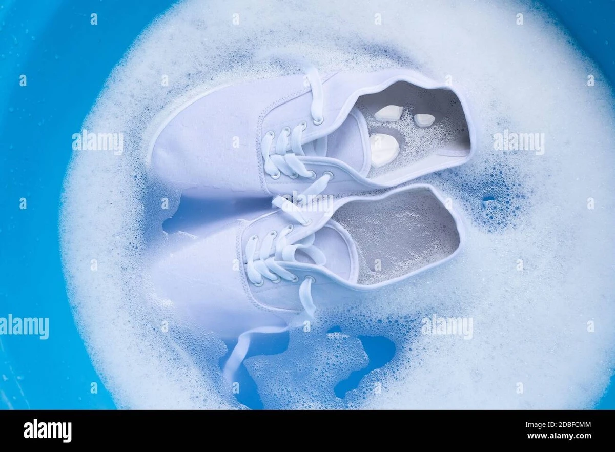 nieuwierzyszdoc-extra-1.webp Nie uwierzysz, do czego jeszcze można użyć zwykłego proszku do prania. Wystarczy nasypać go do dwóch skarpet. - image 1