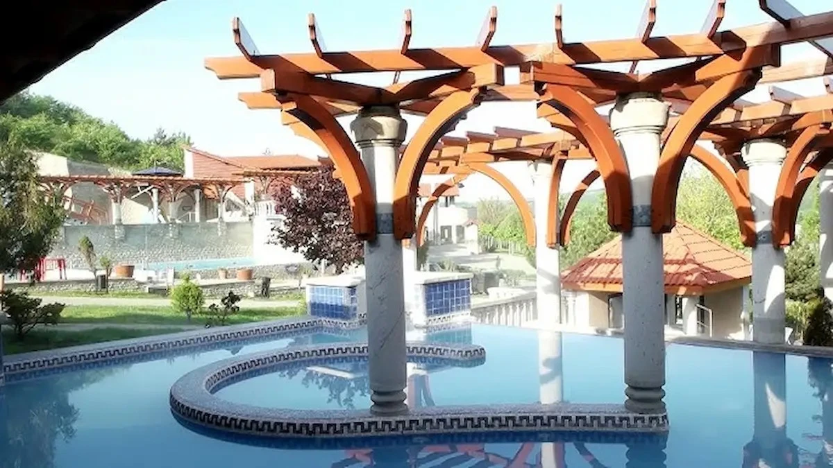 Wiejskie uzdrowiska dla stawów: 3 miejsca, które pokochasz