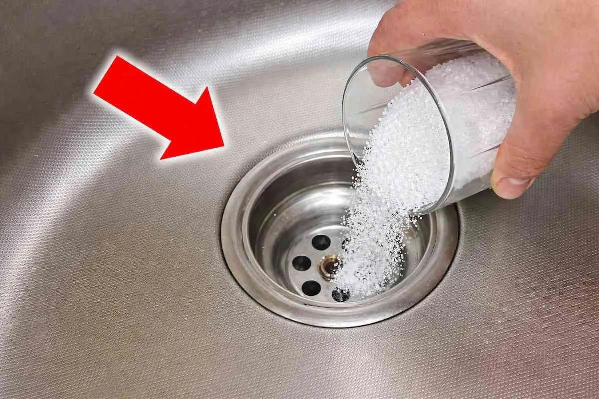 Soda oczyszczona i sól – Twój nowy sposób na drożne rury w 5 minut