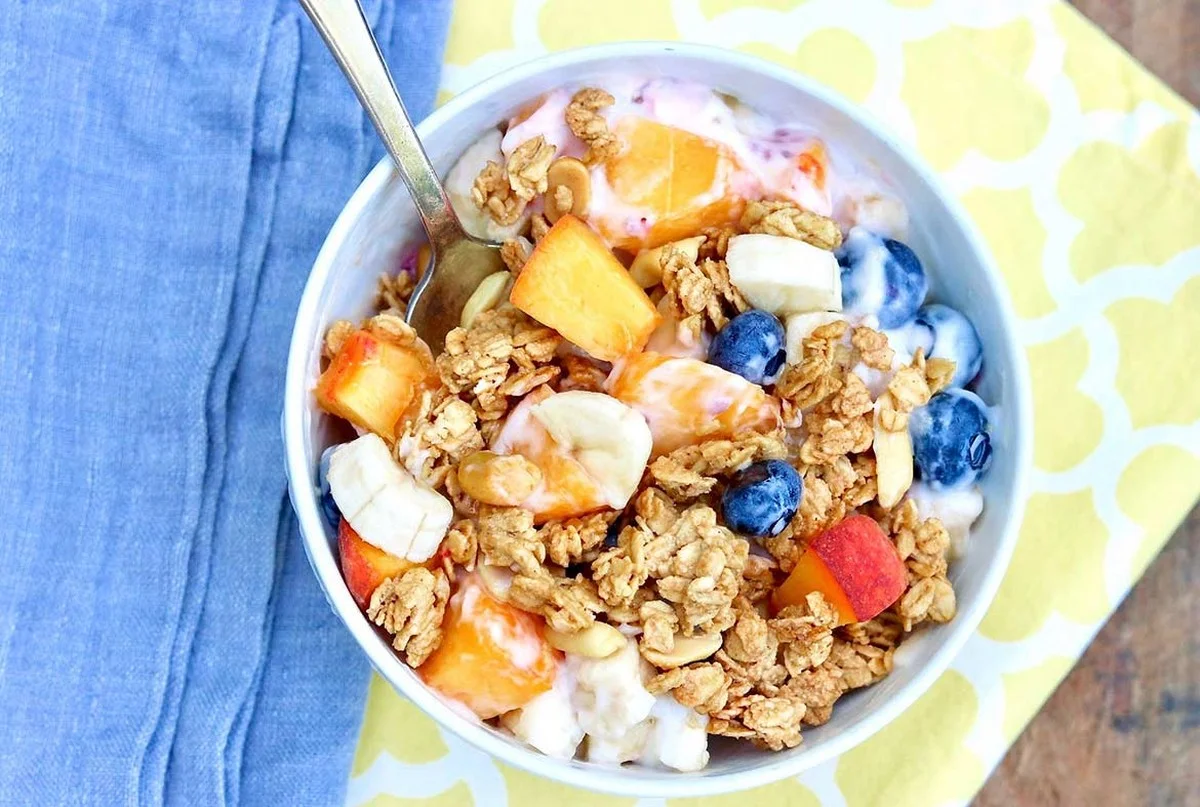 jednayzkajogurt-extra-1.webp Jedna łyżka jogurtu dziennie. Sekrety, których nie zdradzi Ci twoje jelito - image 1