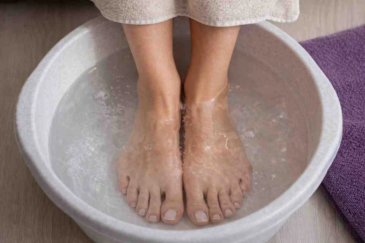 Domowy sposób, o którym nie mówią w aptekach: Twój krok stanie się lekki jak piórko