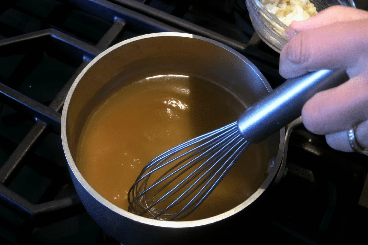 Twoja sos nigdy więcej nie będzie grudkowaty: 5 sekretów zagęszczania, których zawodowi kucharze przed Tobą ukrywali