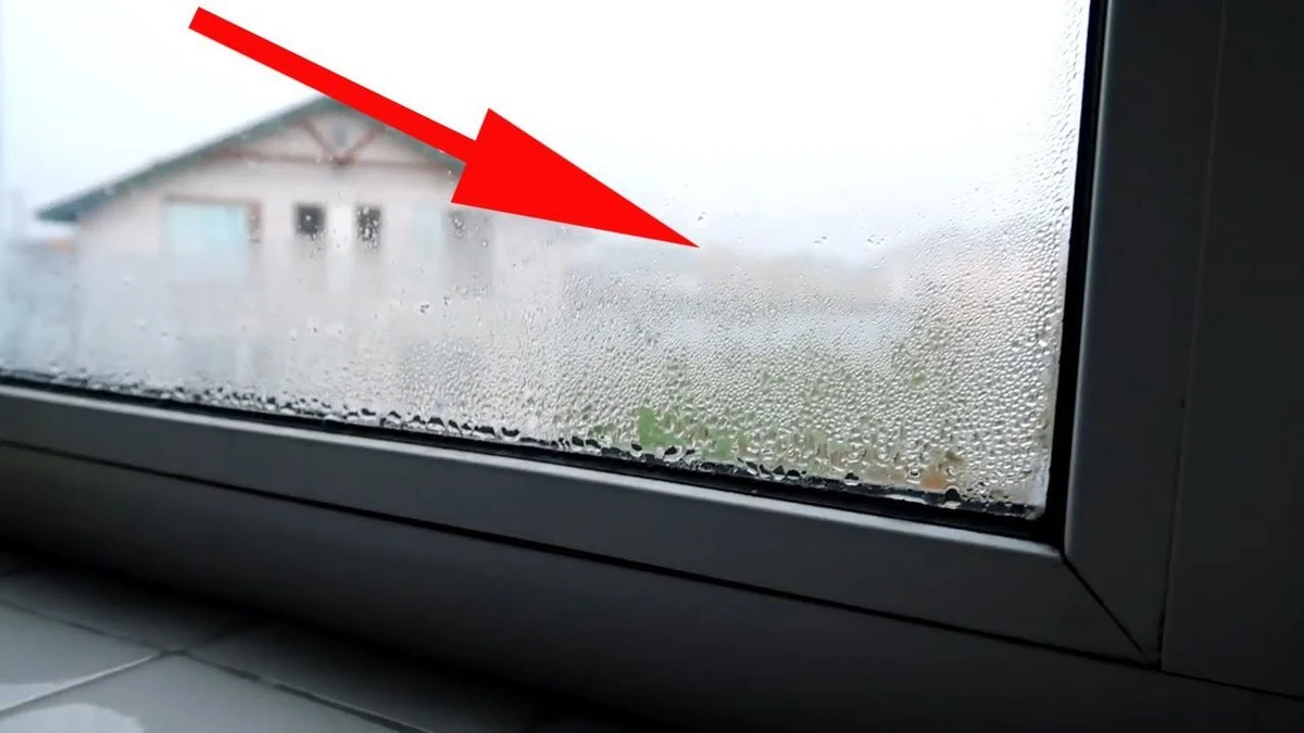 Żegnaj wilgoci i pleśni na oknach: Babcine metody, które naprawdę działają