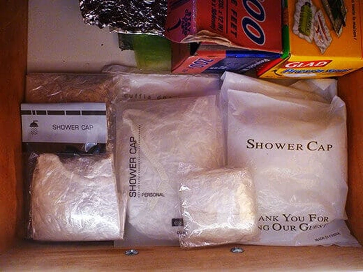 Tani trik kuchenny z kapturkami do kąpieli: koniec z folią spożywczą - image 1