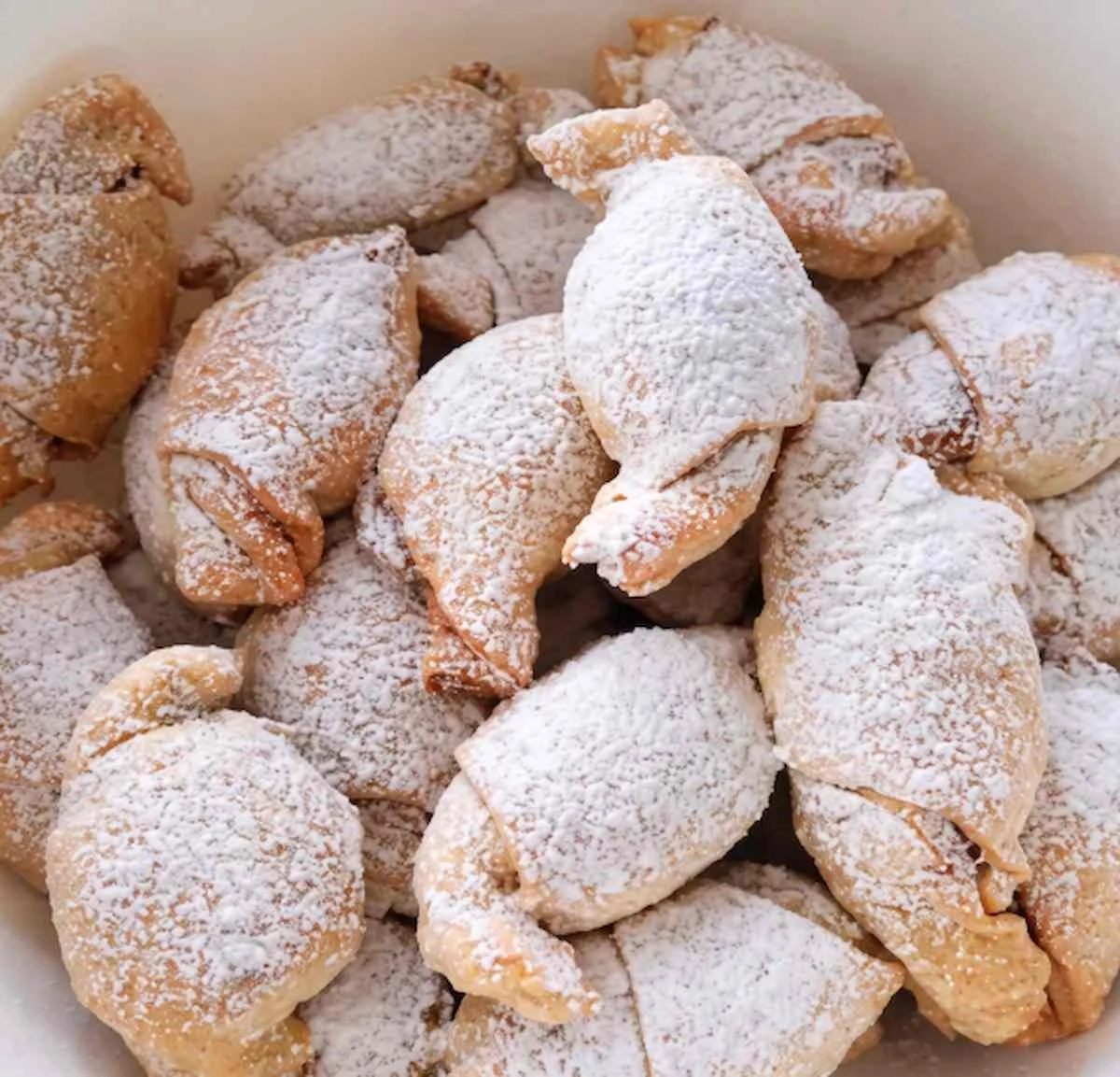 Przepis mojej babci: Wiejskie rogaliki orzechowe, które skradły serca całej wsi