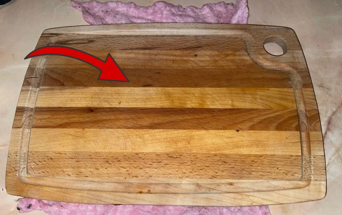 Proste duo z kuchni przywróci deskom dawny blask: zniknie ciemny nalot.