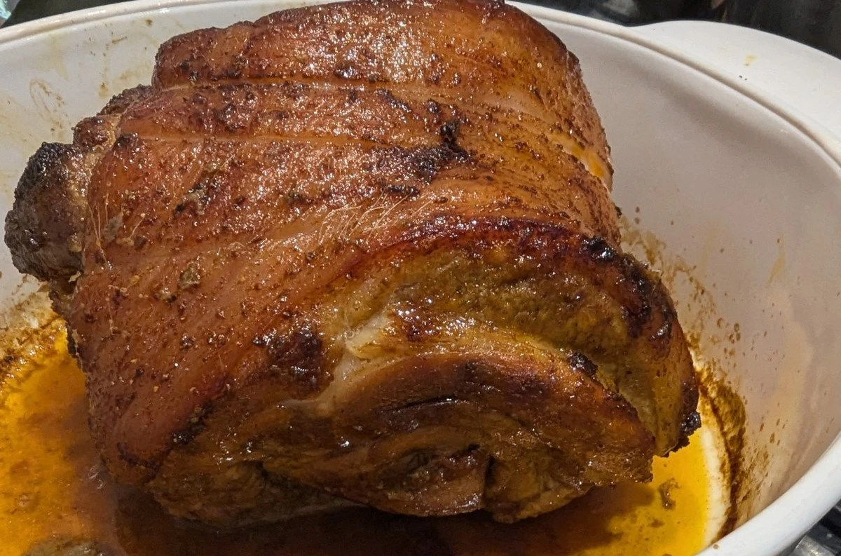 Sztuka pieczenia: Dlaczego brassói w tradycyjnej patelni to przeszłość. Odkryj sekret lepszego smaku w blaszce! - image 1