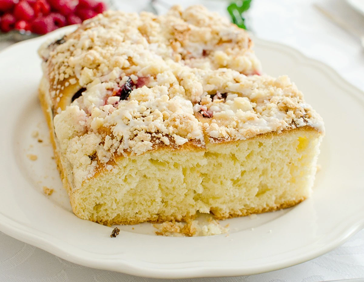 Nie wyrzucaj mąki z przepisu! Ta magiczna receptura na ciasto drożdżowe odmieni Twoje wypieki - image 1