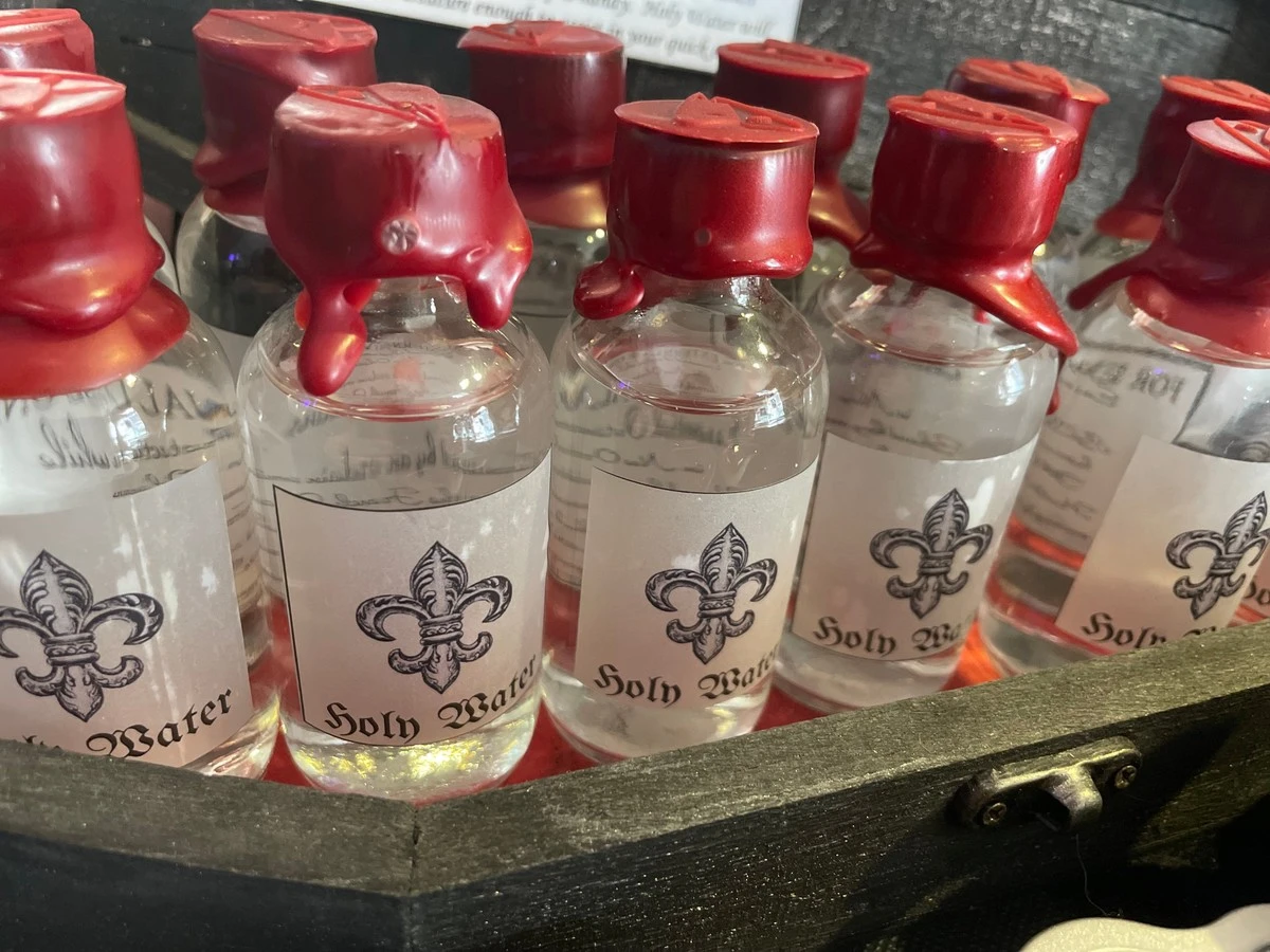 jakprzechowywac-extra-1.webp Jak przechowywać wodę święconą latami? 2 proste zasady, które musisz znać - image 1