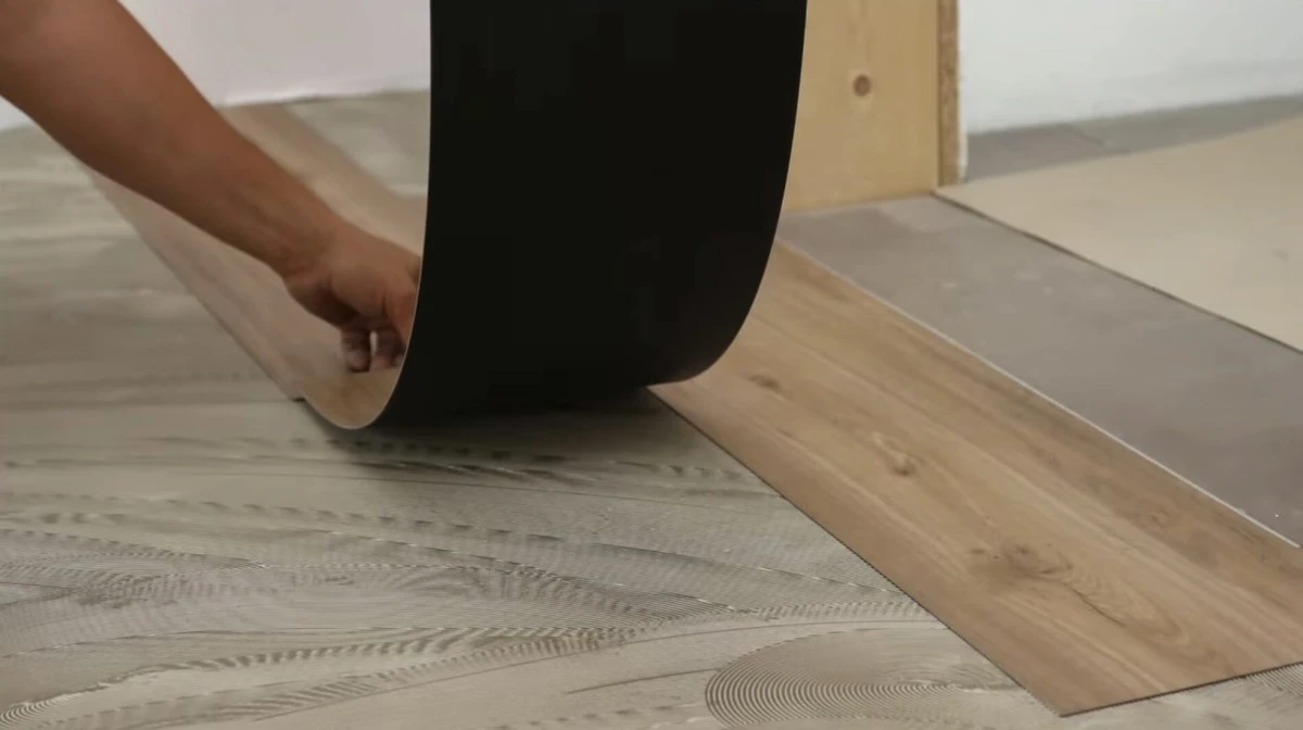 Zapomnij o laminacie! 1 nowoczesna alternatywa, która nie boi się wody i kosztuje niewiele