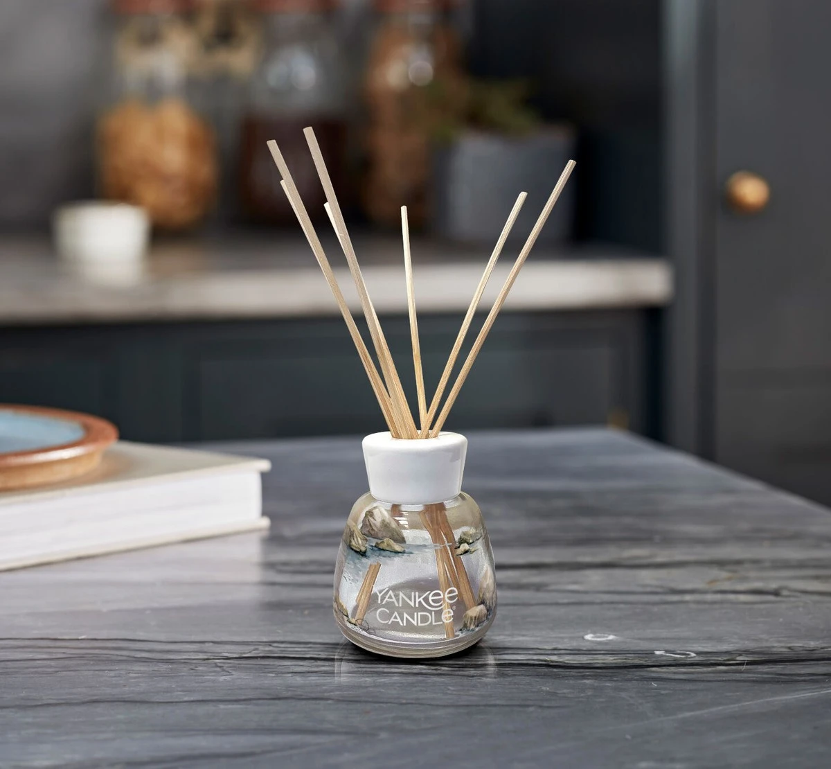 Zapomnij o odświeżaczach z drogerii. 5 kropel na rolce papieru toaletowego zmieni twoją łazienkę w SPA. - image 1