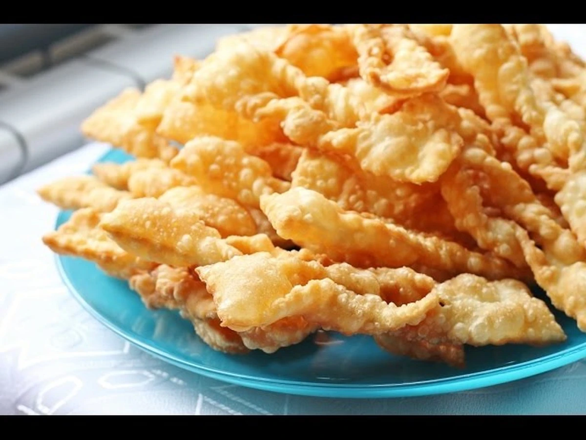 sekretnefaworki-extra-1.webp Sekretne faworki: jakie sztuczki sprawiają, że są chrupiące i puszyste jednocześnie? - image 1