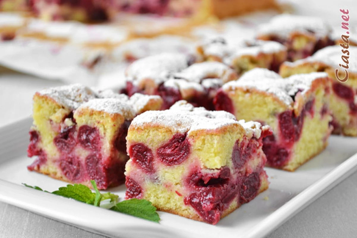 sekretcudowniep-extra-1.webp Sekret cudownie puszystego ciasta z wiśniami, które zachwyca nawet na drugi dzień - image 1