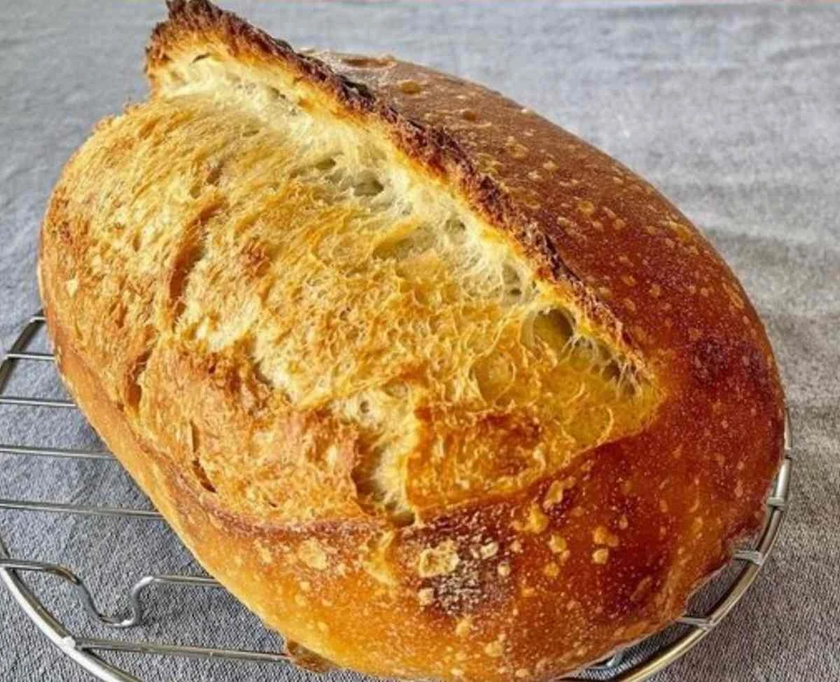 Chleb, którego nie kupisz w sklepie: Przepis babci na 100-letni, idealny bochenek