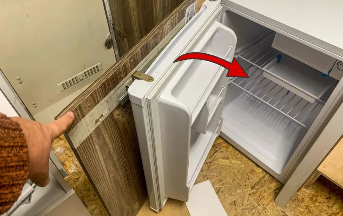 Żółty plastik w lodówce znów będzie biały w 20 minut. Potrzebujesz tylko 1 środka z "Auroty" i wodę utlenioną