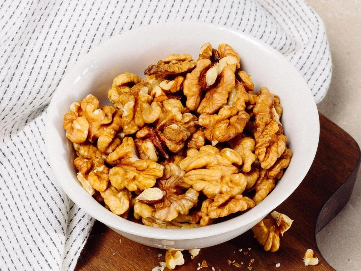 prostytrikzgwoz-extra-1.webp Prosty trik z gwoździami i nakrętką, który zmieni Twój sposób obierania orzechów - image 1