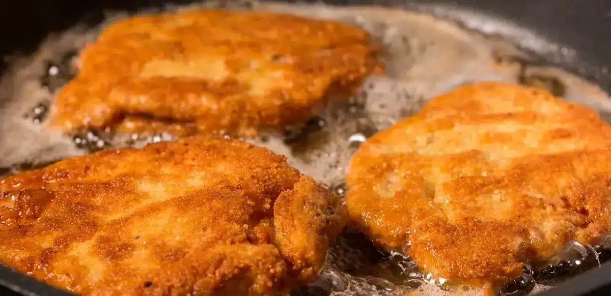 Babcia obtacza kotlety bez mąki. Od tamtej pory nie wyobrażam sobie innego sposobu na schabowe!