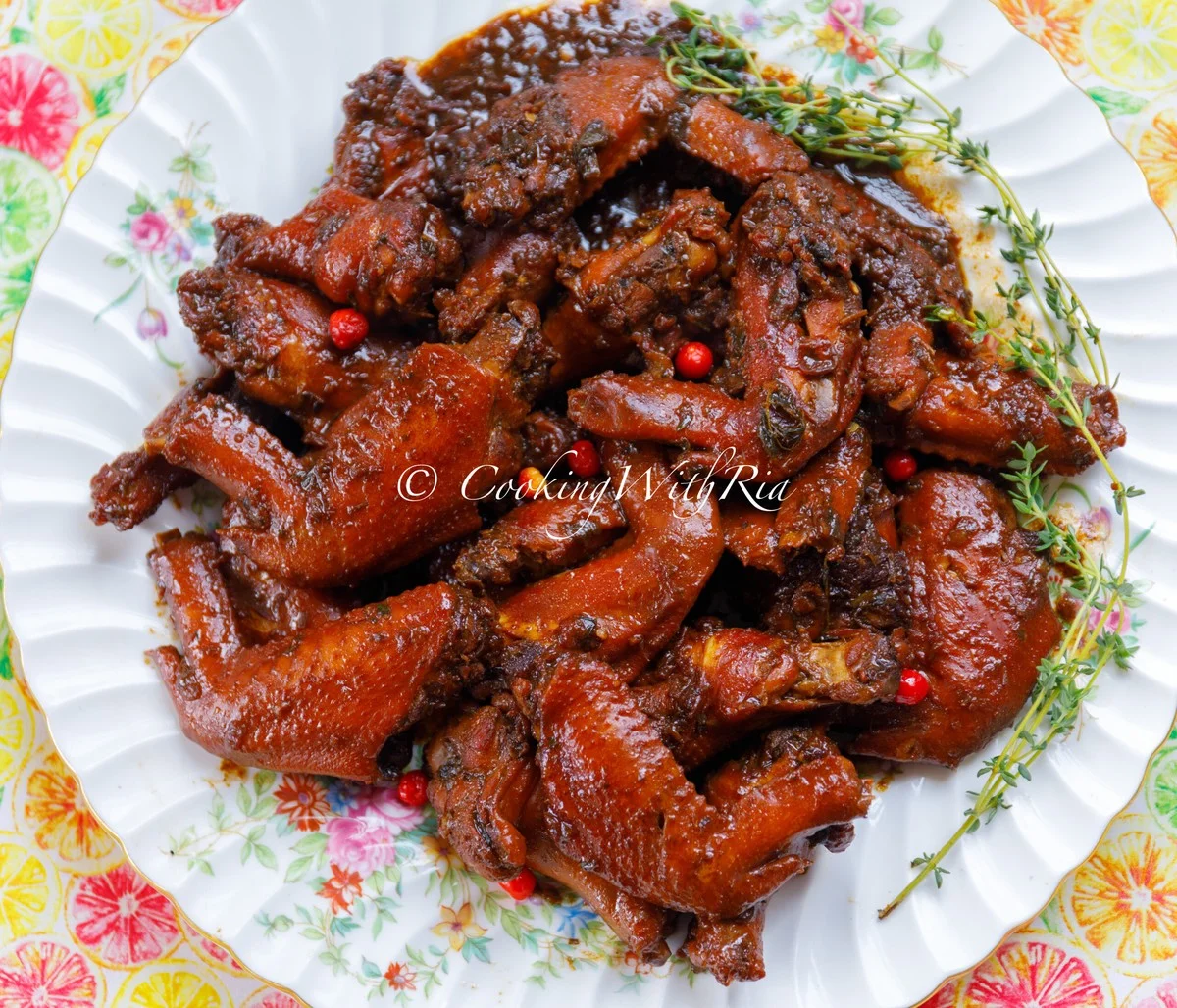 dlaczegocorazwi-extra-1.webp Dlaczego coraz więcej osób gotuje gulasz z kurzych skrzydełek: tak przygotowujemy go u nas - image 1