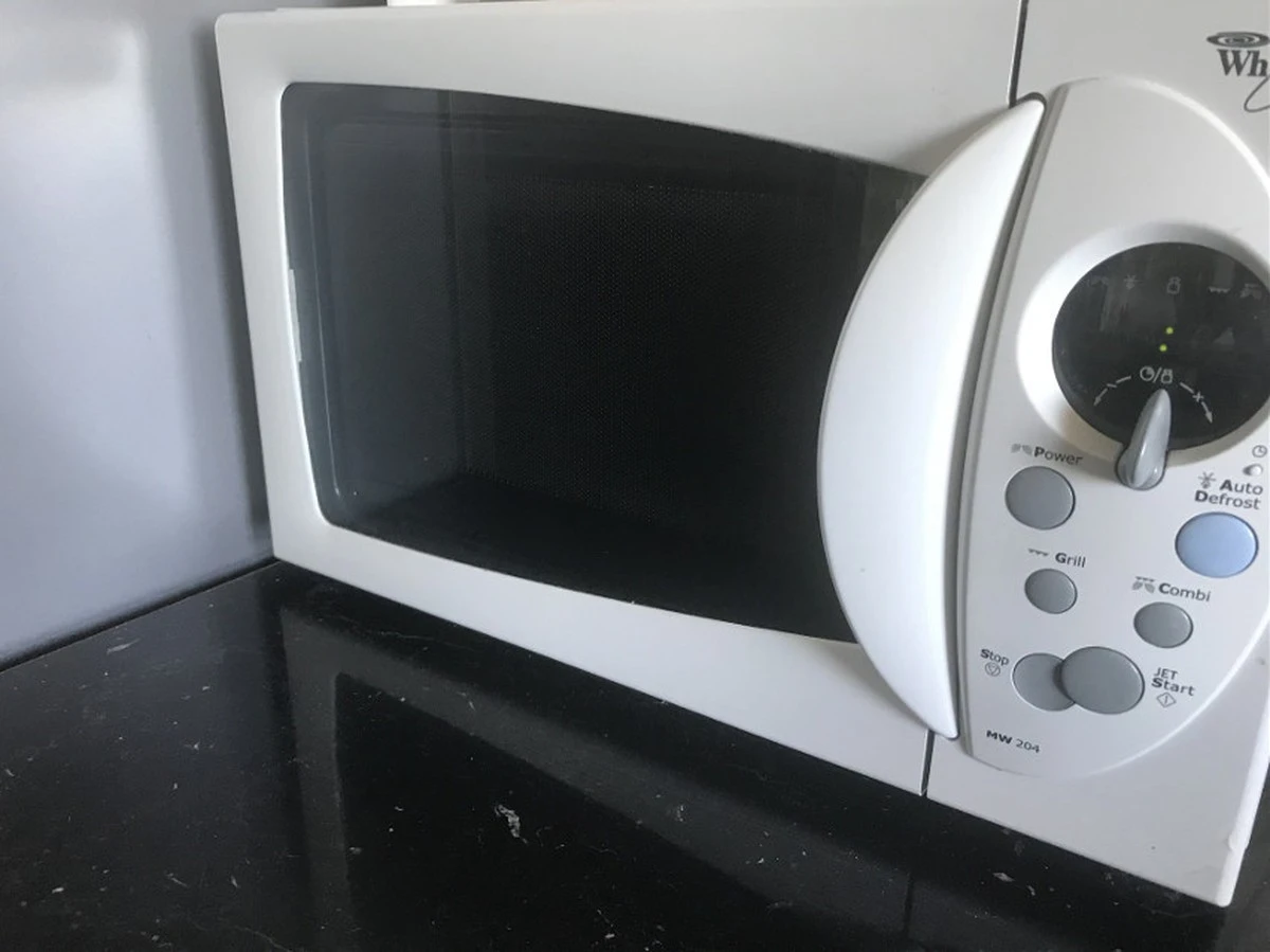 3 triki z ręcznikiem papierowym, które odmienią Twoją kuchnię dzięki mikrofalówce - image 1