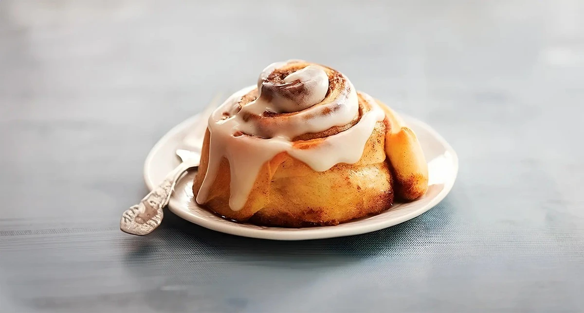 Szybki deser z mikrofalówki: jak zrobić rolkę cynamonową w kubku w 1 minutę