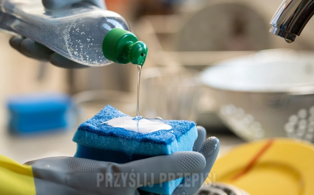 tylko4skadnikin-extra-1.webp Tylko 4 składniki na domowy żel do naczyń: gospodynie zdradzają sekret czystości - image 1