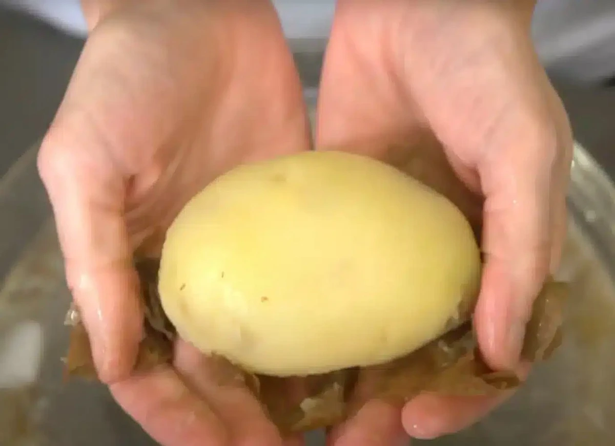 Polska: Widzisz to na ziemniakach? Lepiej je od razu wyrzuć. Oto dlaczego.