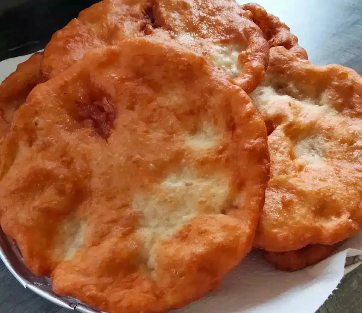 7 pysznych lángosów za grosze? Ten przepis z targu pokochasz od pierwszego kęsa