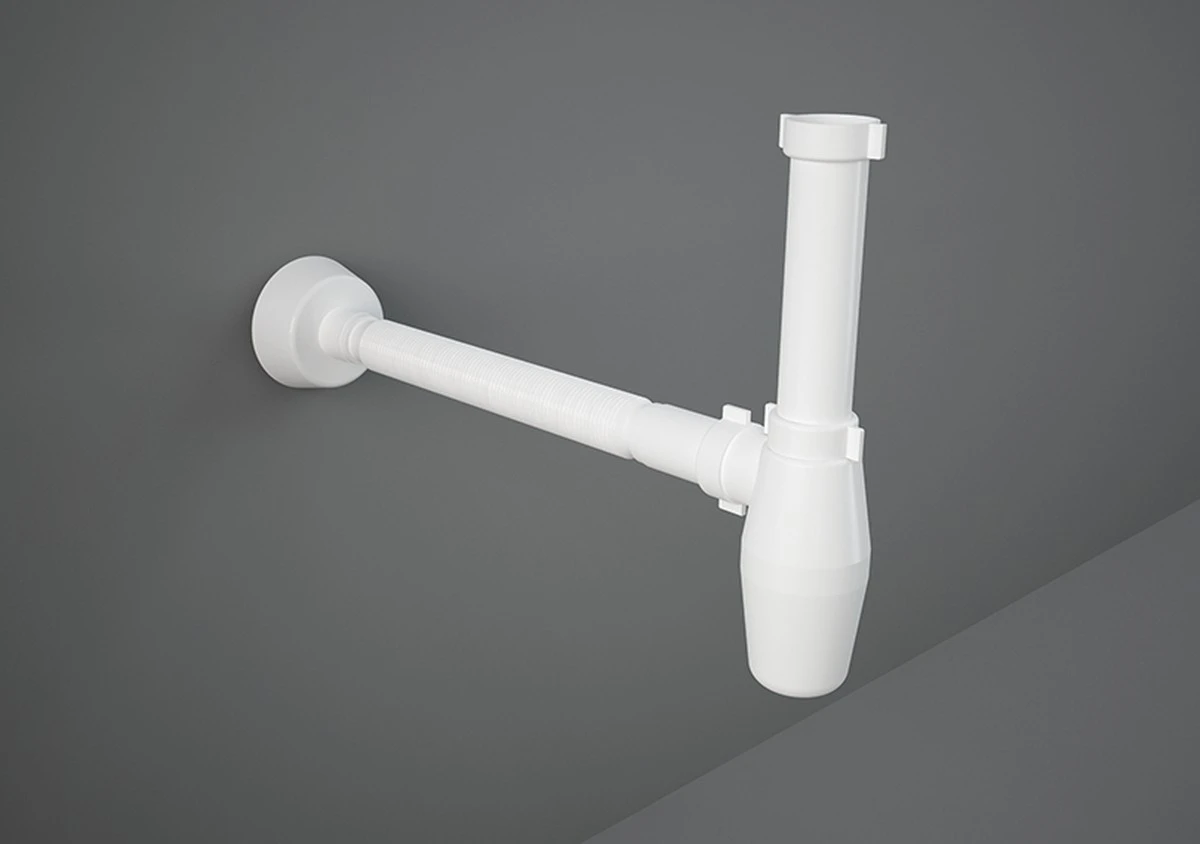 Dlaczego sąsiad prosił o oddawanie butelek po wodzie? Ten prosty trik ratuje ogród przed szerszeniami - image 1